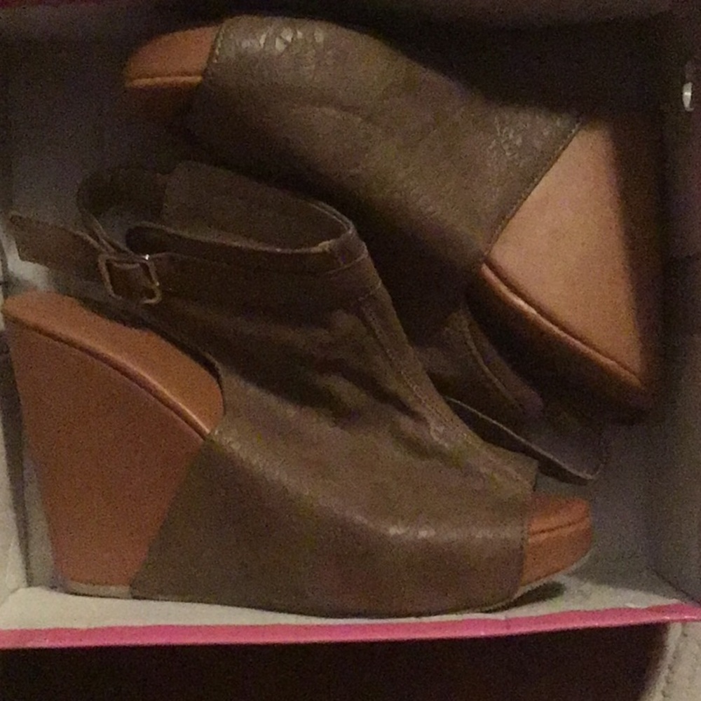 Brown wedges